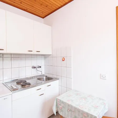 Apartment Klara-gorjana - One Bedroom With Balcony And Sea View 3 Viganj